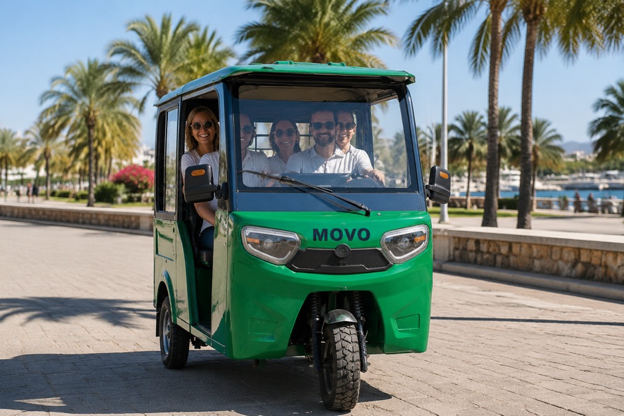 MOVO Tuk-Tuk Tourists