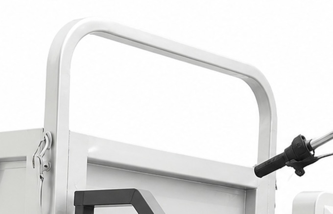 MOVO Twin-Light detail Brand Panel